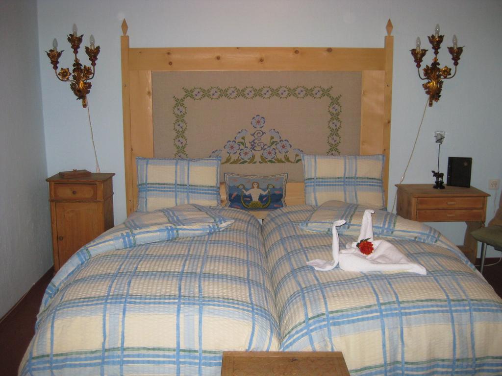 Garni Fluela Susch Hotel Room photo